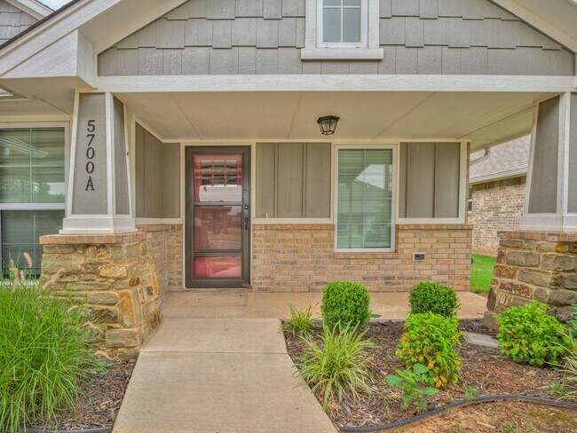 Foto del edificio - 5700 Campbell Creek Dr