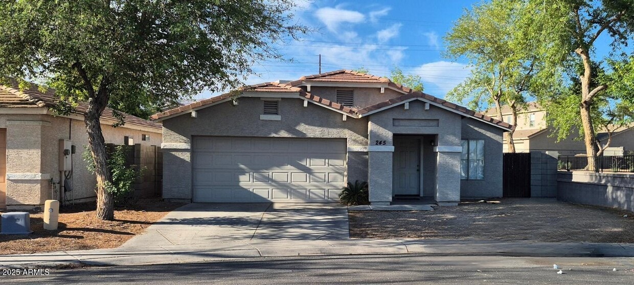 Foto principal - 245 W Ellis St