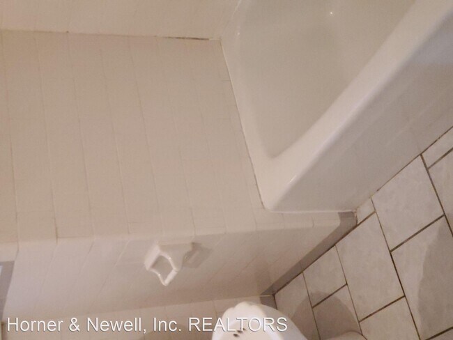 Building Photo - 4 br, 2.5 bath House - 1021 Borden Road