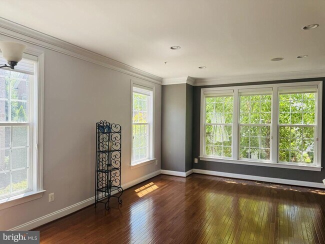 Foto del edificio - 2151 Red Vine Dr