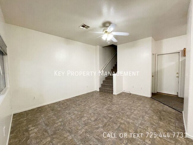Building Photo - BEAUTIFUL 3 BED, 2.5 BATH TOWNHOME LOCATED...
