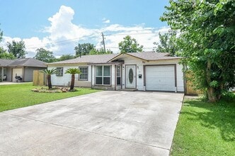 Building Photo - 2110 Pickerton Dr
