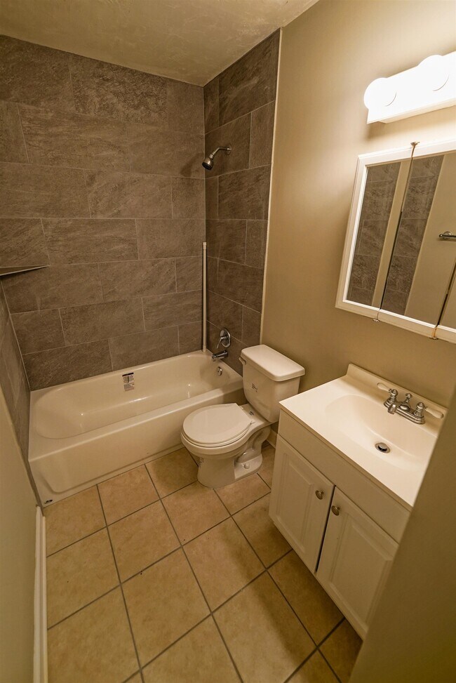 Foto del edificio - 2230 Mandrell Ct