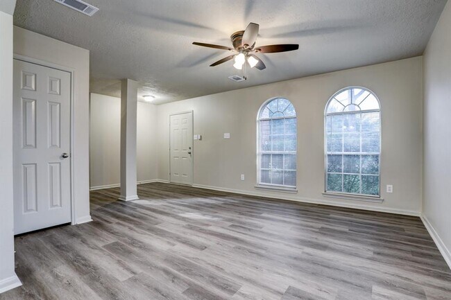 Building Photo - 4514 Pristine Dr