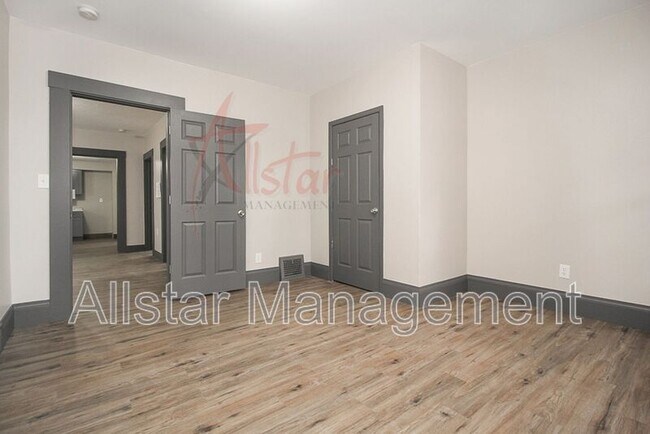 Foto del edificio - 1378 E 52nd St