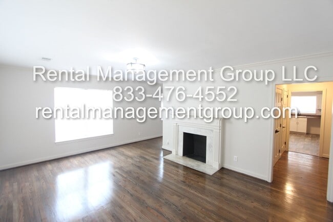 Building Photo - Large 3 Bedroom 2 Bath - New On The Market...