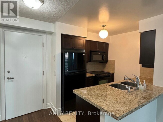 Building Photo - 25 Greenview Ave