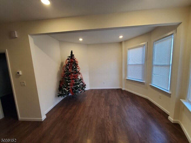 Building Photo - 36 Arverne Terrace