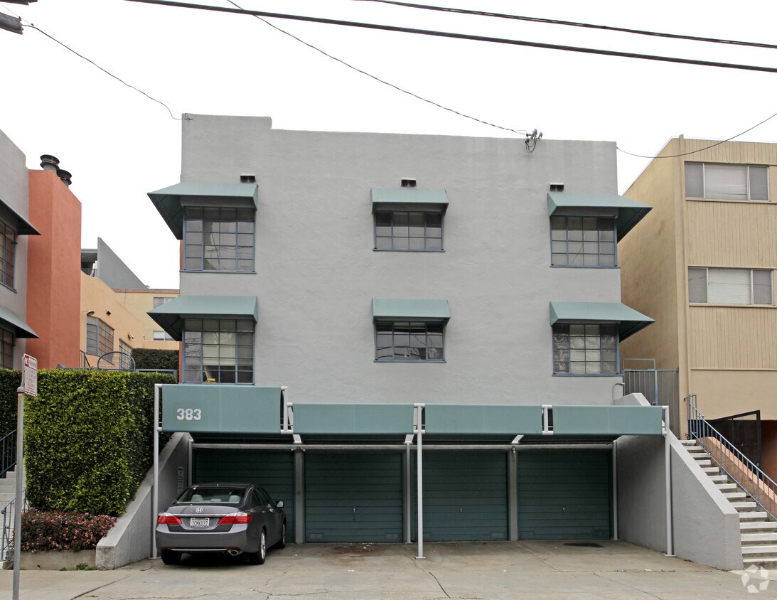 Building Photo - 383 Adams St