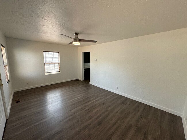 Building Photo - Newly Remodeled 2-Bedroom Home Minutes fro...