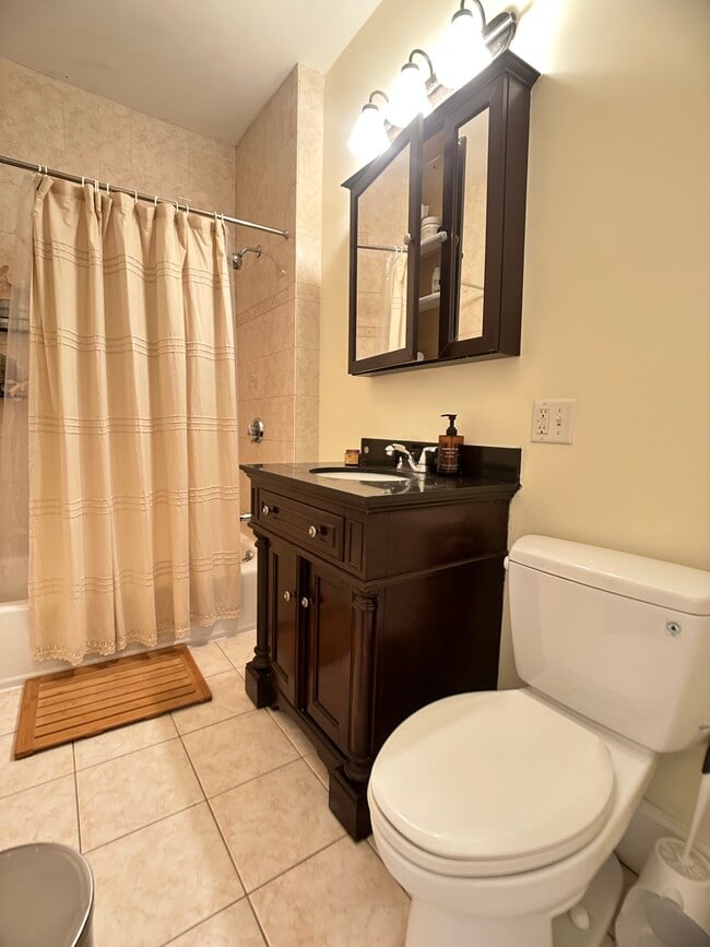 Foto del edificio - 107 Fisher Ave