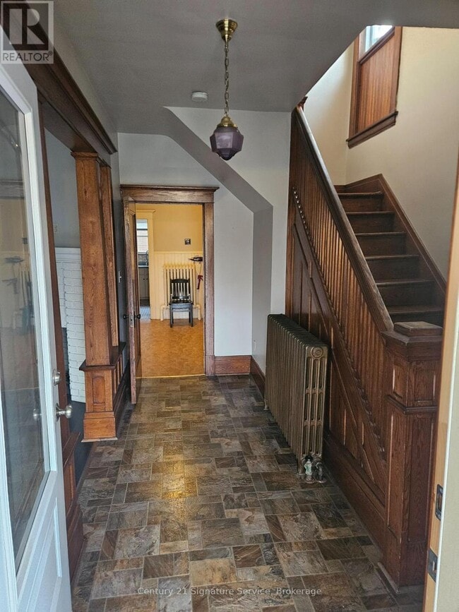 Building Photo - 92 Killaly St W