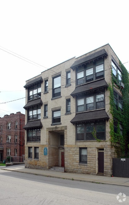 Building Photo - Walnut Street Apartments