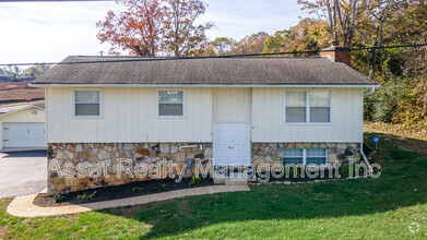 Building Photo - 9061 Shallowford Rd