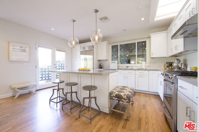 Foto del edificio - 8908 Ashcroft Ave