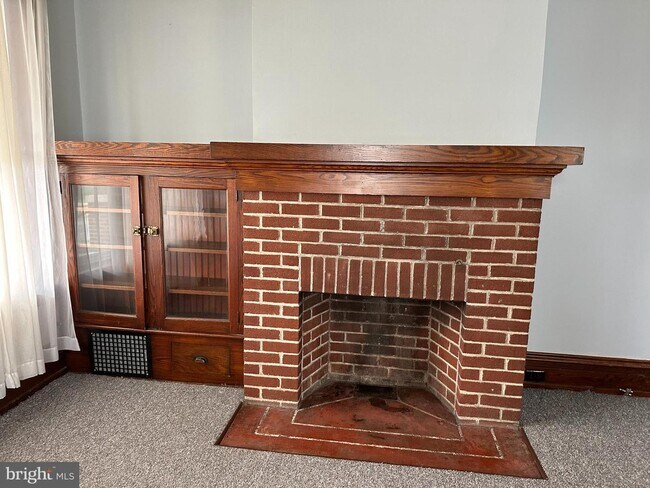 Building Photo - 48 W Granada Ave