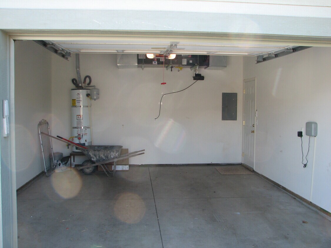 large one car garage - 318 Rosehaven Street