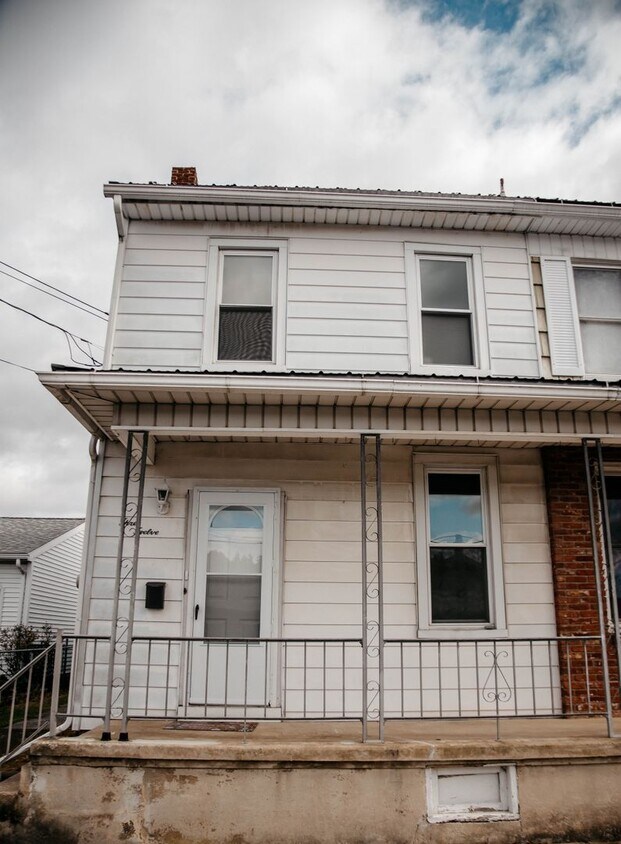 Primary Photo - 312 Vine St