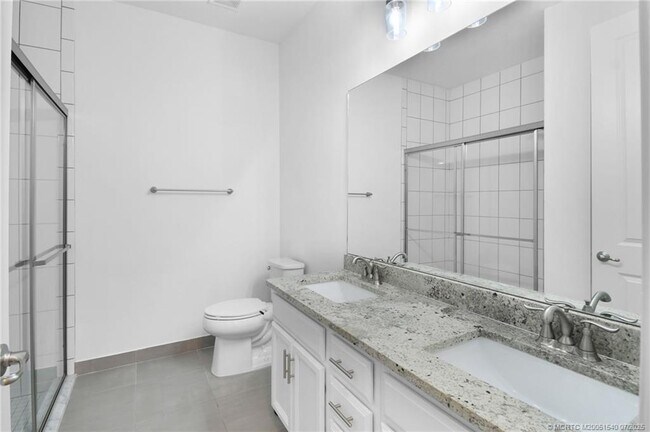 Building Photo - 4914 SW Montclair Dr
