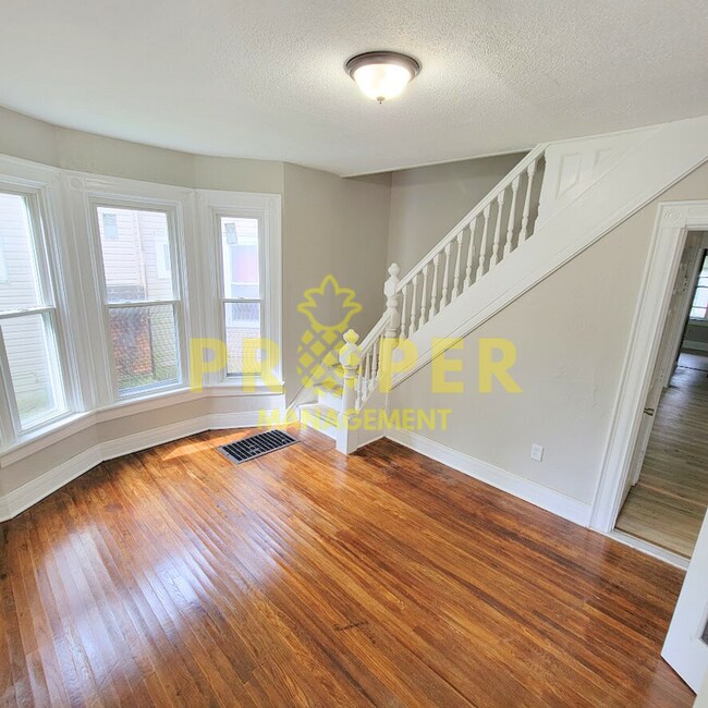Building Photo - 4 bedrooms 2 bathrooms house for rent