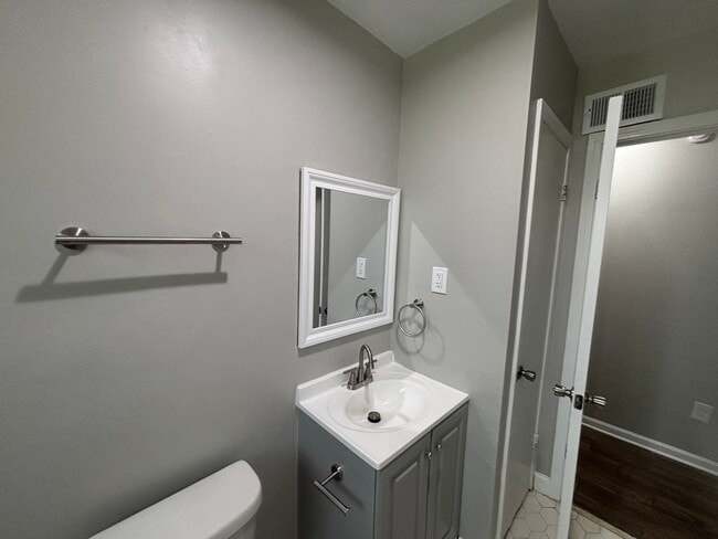 Building Photo - 5293 Beaverton Dr