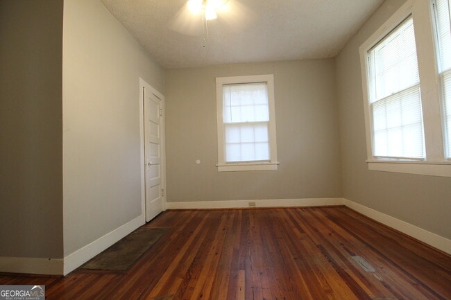 Foto del edificio - 26 Hickory St NE