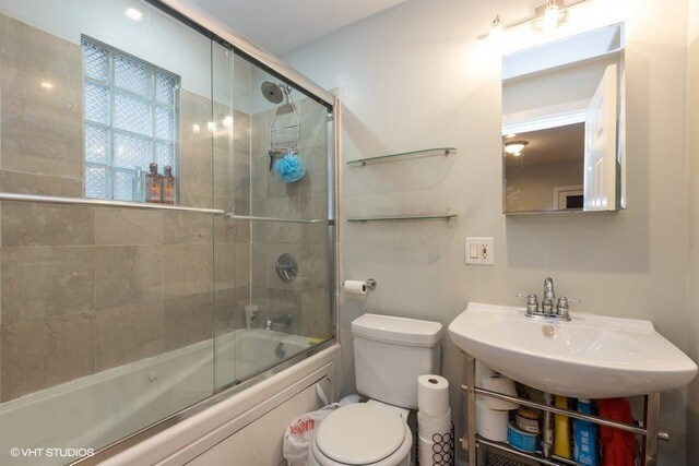 Bathroom - 522 N Ashland Ave