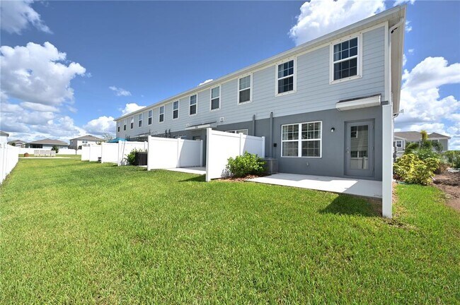 Foto del edificio - 14261 Crimson Ave