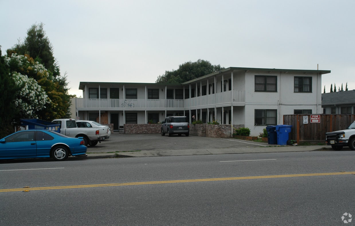 Primary Photo - 370 N Fairoaks Ave