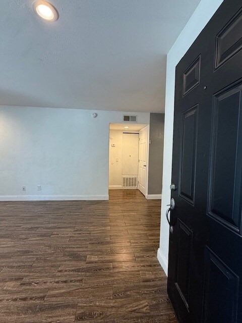 Building Photo - 1265 Kendall Dr