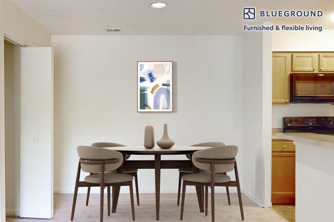 Foto del edificio - 10300 Hickory Ridge Rd