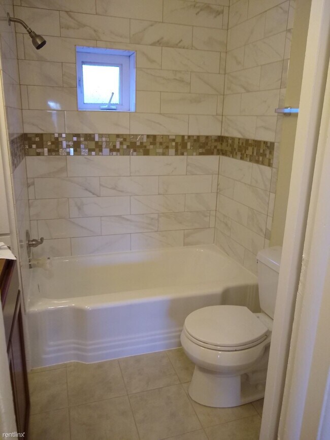 Building Photo - 3 br, 1.5 bath Duplex - 1600 Tabor St a