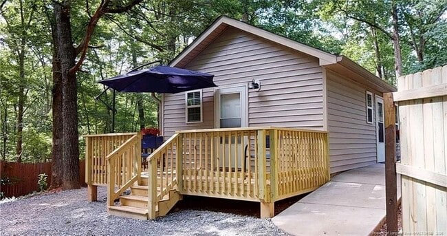 Building Photo - 2402 Rockwood Dr