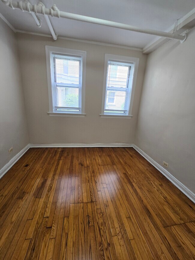 Foto del edificio - 6910 N Ravenswood Ave
