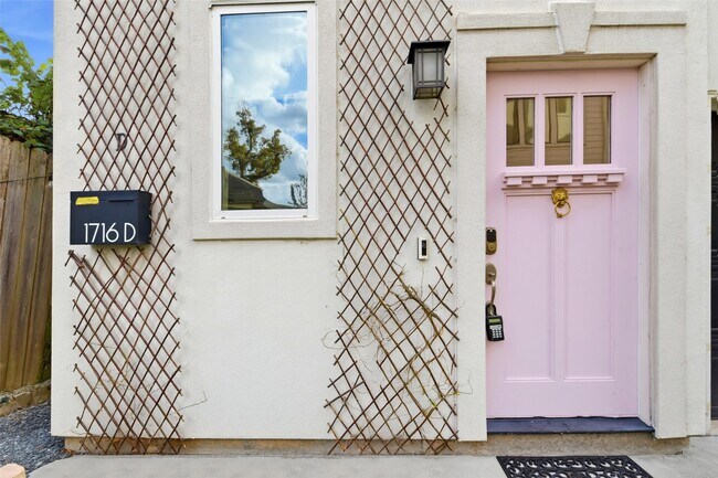 Foto del edificio - 1716 Ovid St