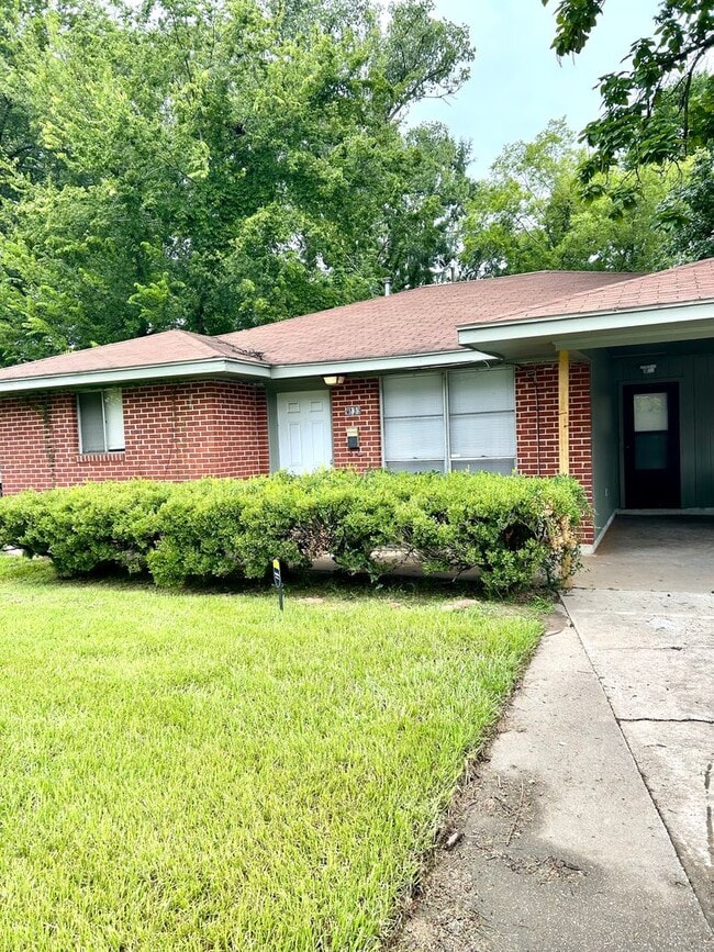2546 College Dr