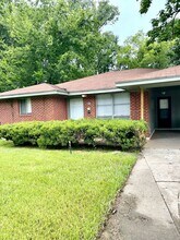 Building Photo - 2546 College Dr
