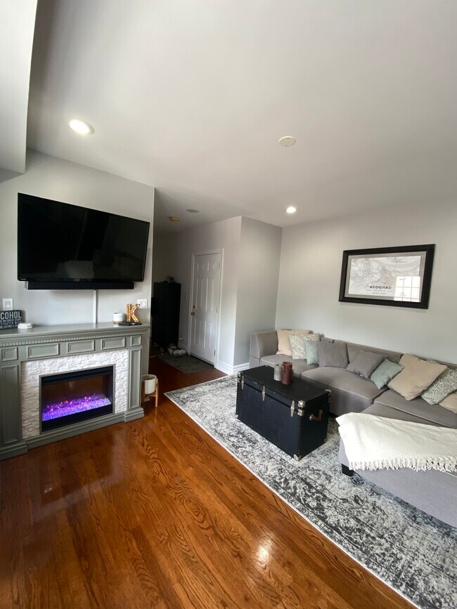 Sala de estar - 6309 N Albany Ave