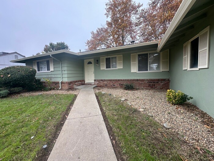 Updated 3 Bedroom 1.5 Bathroom Home in Desirable Arden Park! - Updated 3 Bedroom 1.5 Bathroom Home in Desirable Arden Park!