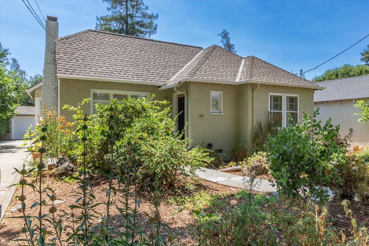 Foto principal - Charming Home in San Jose!