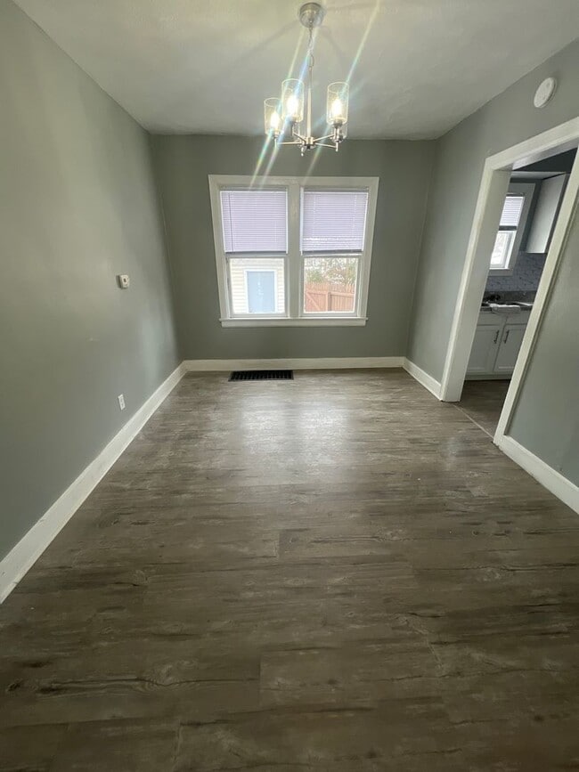 Foto del edificio - Spacious 3 bedroom 2 bath!