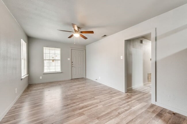 Building Photo - 4414 Cinda Ree Ln