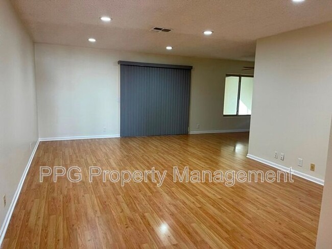 Foto del edificio - 8803 W Seldon Ln