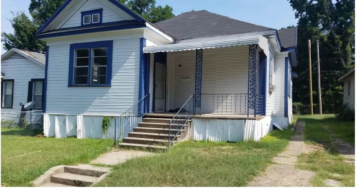 Primary Photo - Like New 3 Bedroom in Queensborough