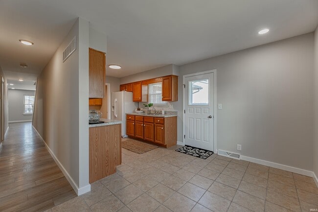Building Photo - 7127 Pinehurst Dr