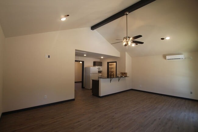 Building Photo - Spur 164 Units