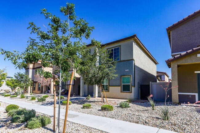 Building Photo - Beautiful 3 Bed Room Home