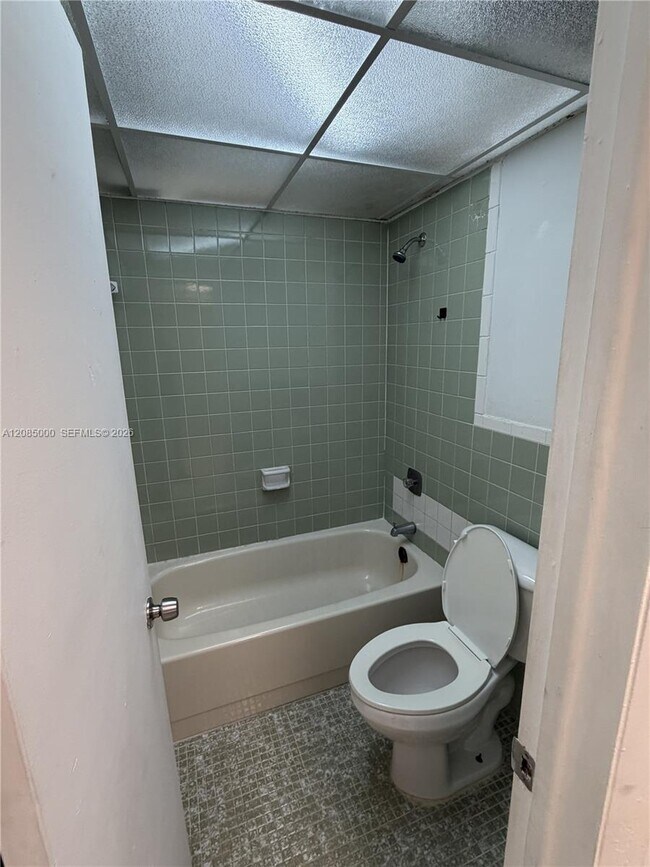 Foto del edificio - 7010 NW 186th St