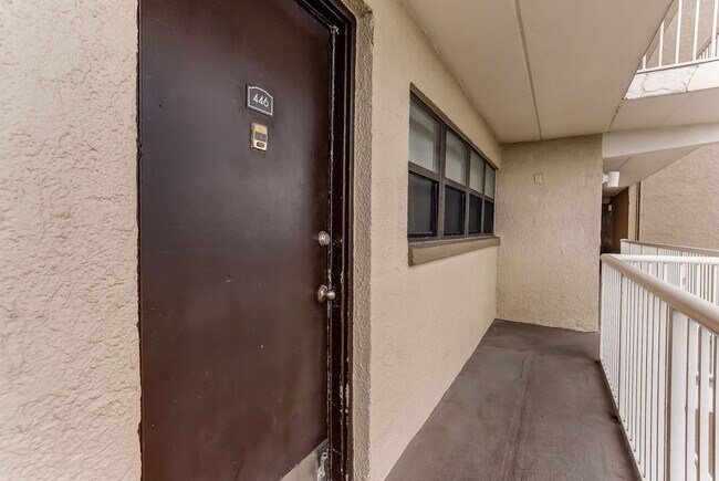 Foto del edificio - 3240 S Fletcher Ave
