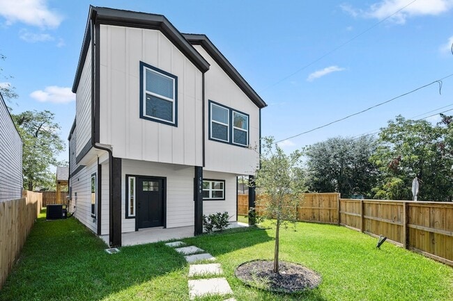 Building Photo - 5700 Elysian St